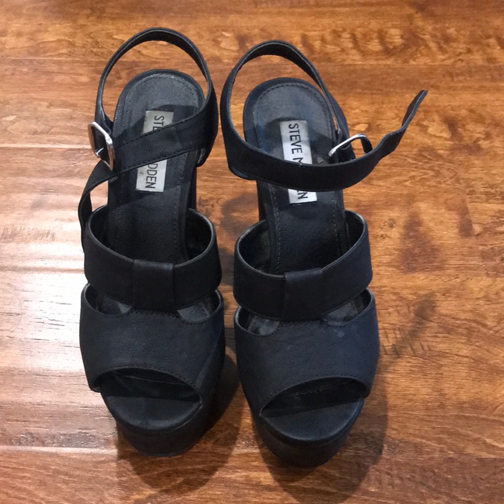 Steve Madden black chunky heel sandals! Size 6.5